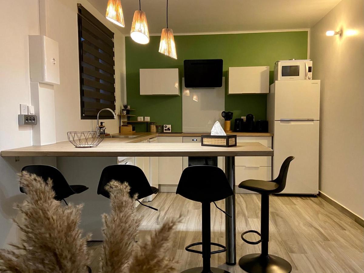 Ti Karet - Charmant Logement Avec Jacuzzi Et Vue Mer Terre-De-Haut Bagian luar foto