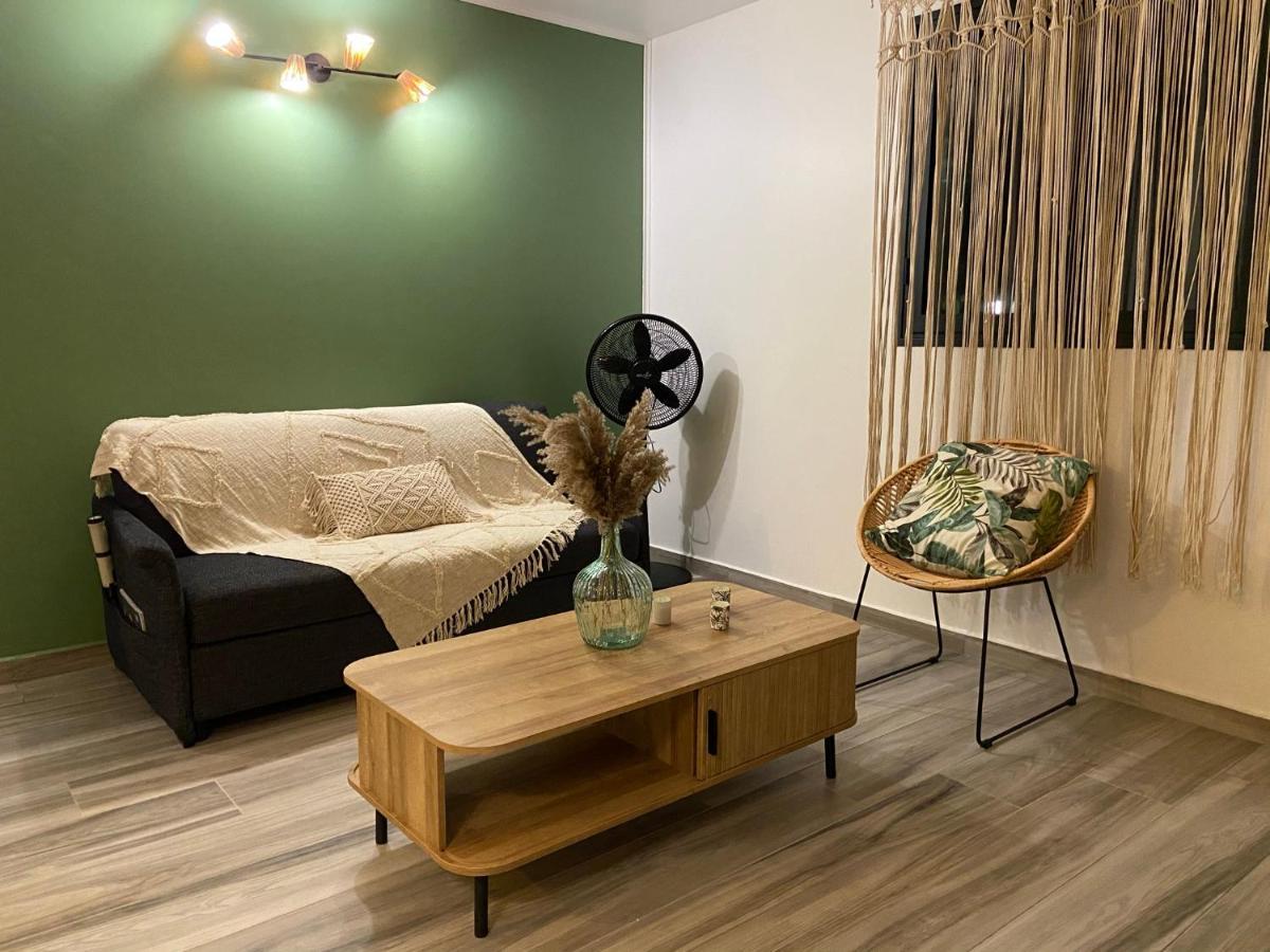 Ti Karet - Charmant Logement Avec Jacuzzi Et Vue Mer Terre-De-Haut Bagian luar foto